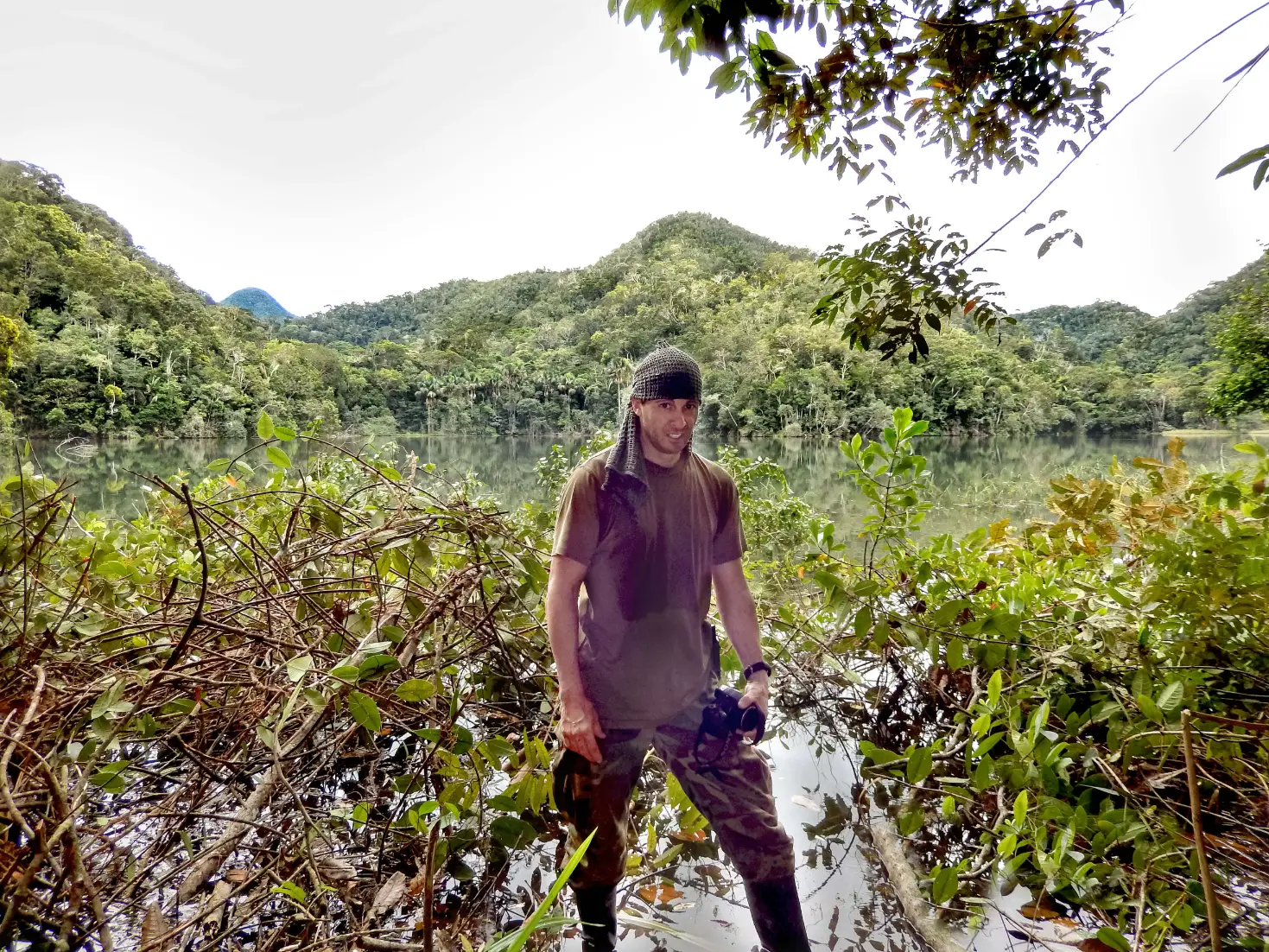 First explorers to reach an uncharted lake in Sierra del Divisor